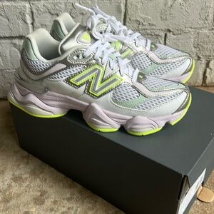 Women New Balance 9060 size 7 1/2